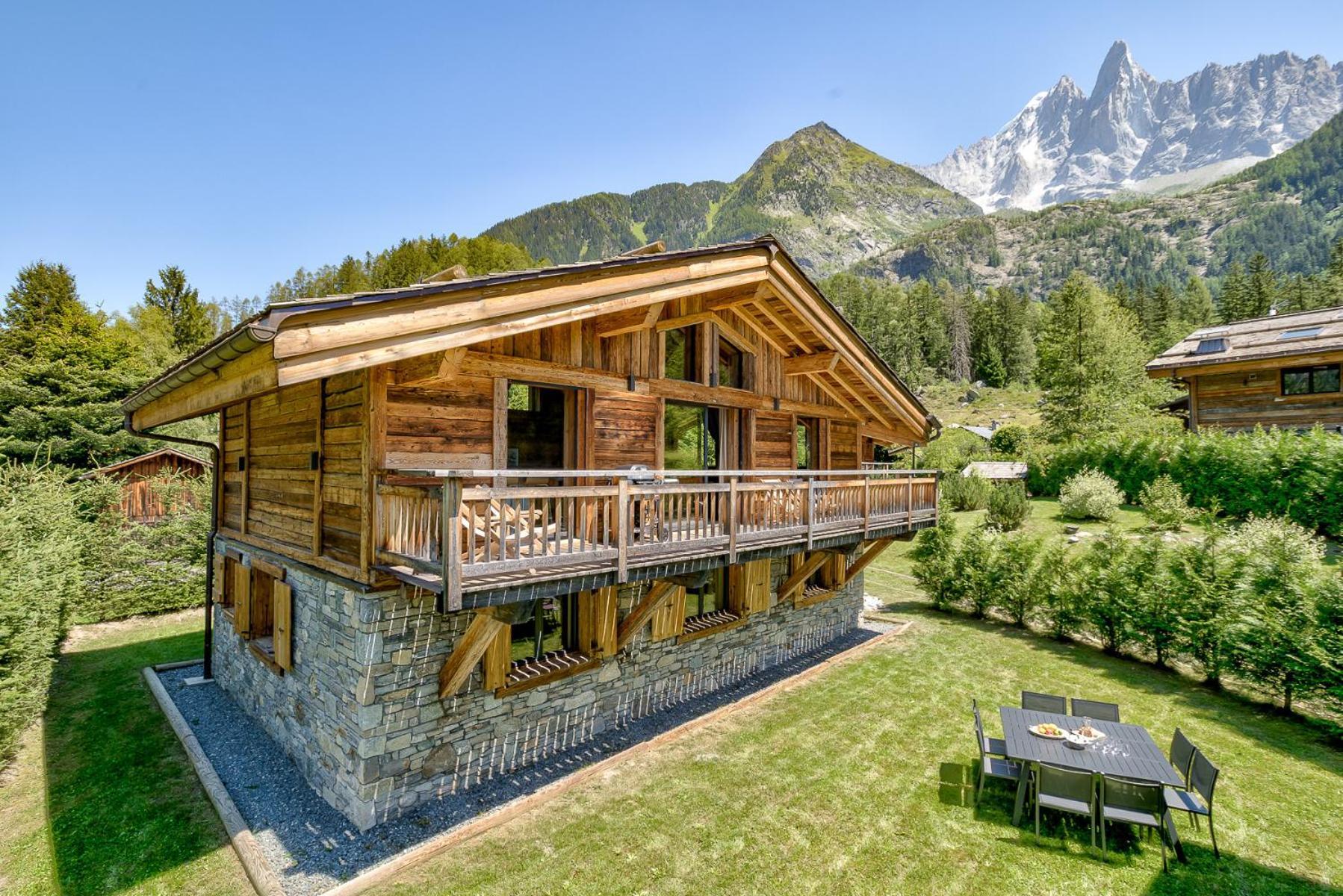 Chalé Chalet Black Wood
