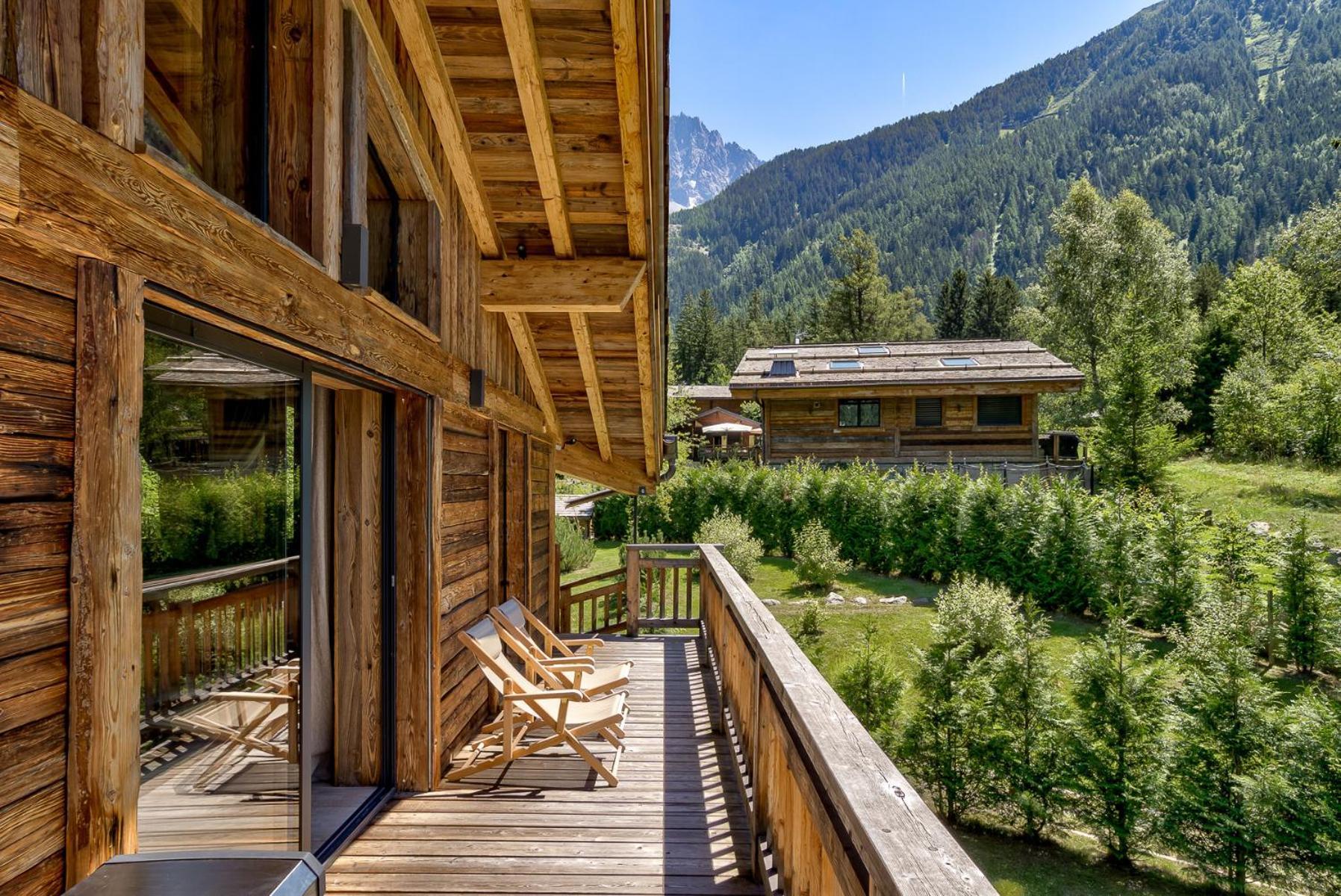 Chalet Black Wood Chalé